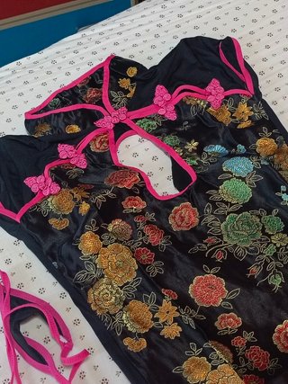 Abito corto stile Qipao con fiori dorati