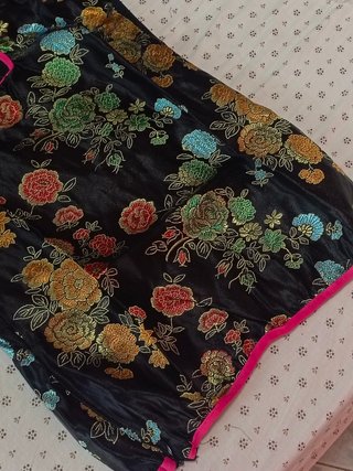 Abito corto stile Qipao con fiori dorati