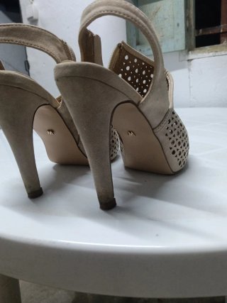 Botín mujer beige con cremallera