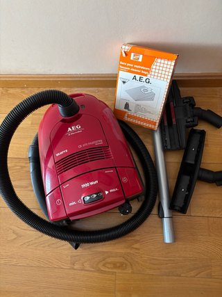 Aspiradora AEG Vampyr 1900 Watt Roja