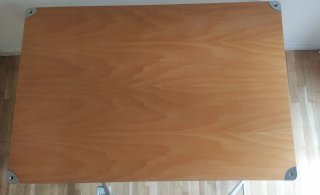 Mesa de madera y metal