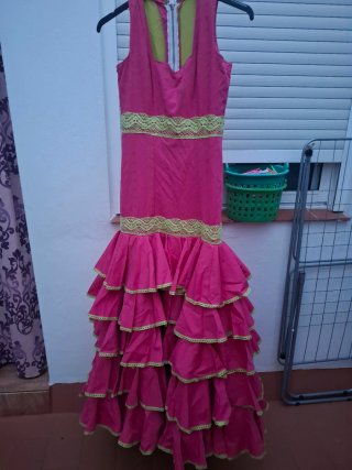Traje de flamenca rosa con volantes TALLA 36-38
