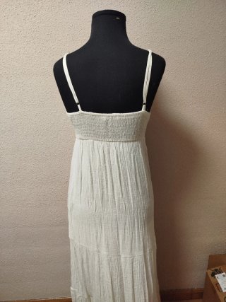 Vestido largo blanco conchas y abalorios