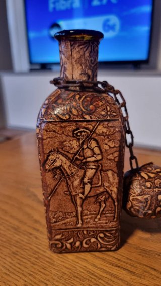 Antica bottiglia per liquori del XX secolo