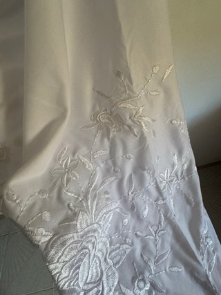 Mantoncillo bordado blanco