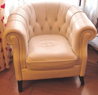 Sofá y 2 butacas Chester de Natuzzi cuero blanco
