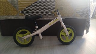 Bicicleta de equilibrio B'Twin blanca y amarillo