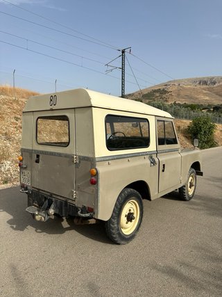 Land Rover Santana 88”