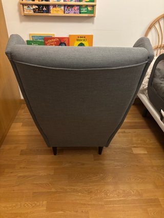 Sillón orejero gris tela Ikea