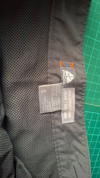 Bermuda Nike Gris Talla S