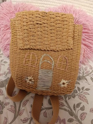 Mochila de mimbre para niña