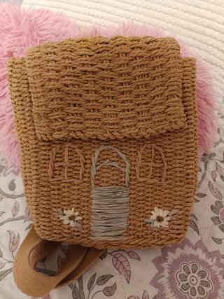 Mochila de mimbre para niña