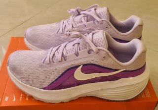 Talla 42  Nike zapatillas moradas y blancas