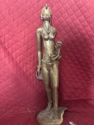 Figura de bronce mujer africana con bebé