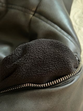Chaquetón Zara efecto piel marrón oscuro