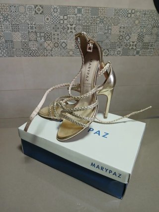 Zapatos de fiesta dorados MARYPAZ talla 38