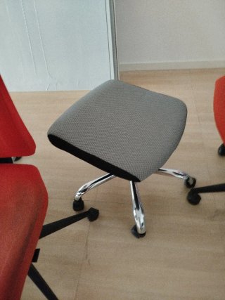 5 Sedie da Ufficio + Pouf in Omaggio, 10 euro unità