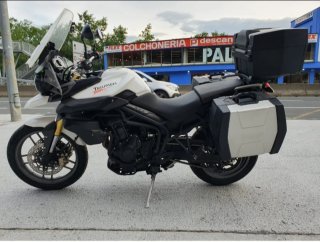 Triumph Tiger 800 Adventure Blanca