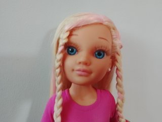 Muñeca Nancy colorida