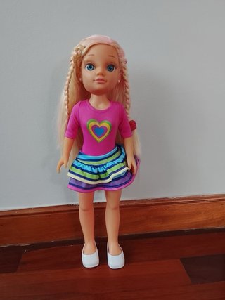 Muñeca Nancy colorida