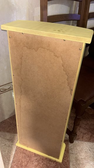 Mueble para discos de madera y goma