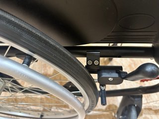 Silla de ruedas de aluminio nueva! Muy poco uso!