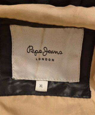 Chaqueta acolchada Pepe Jeans negra