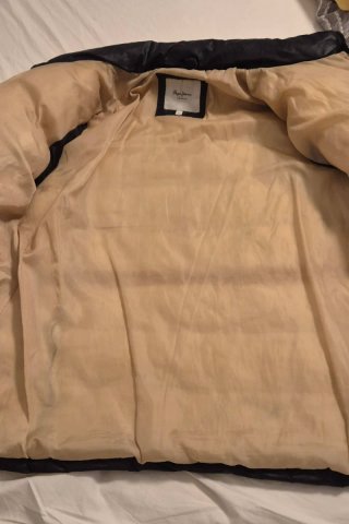 Chaqueta acolchada Pepe Jeans negra