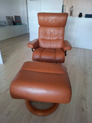 Sillón piel Stressless con reposapiés