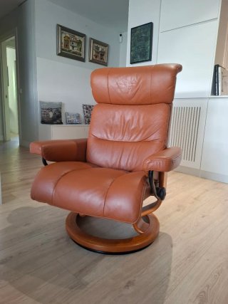 Sillón piel Stressless con reposapiés