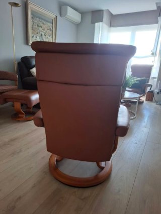 Sillón piel Stressless con reposapiés