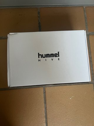 Zapatillas Hummel grises y blancas