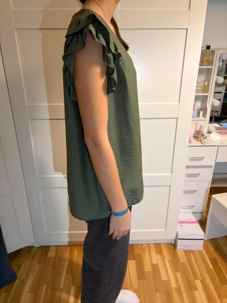 Blusa verde con volantes