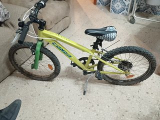Bicicleta infantil amarilla