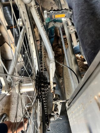 Patinete eléctrico y bicicleta