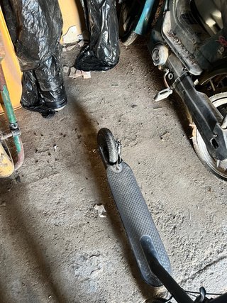Patinete eléctrico y bicicleta