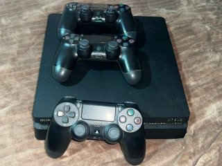 Ps4 1tb más 3 mando me urge