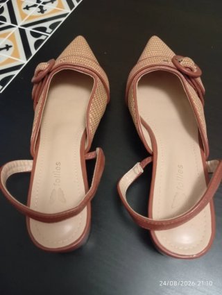 Zapatos Follies Beige y Marrón