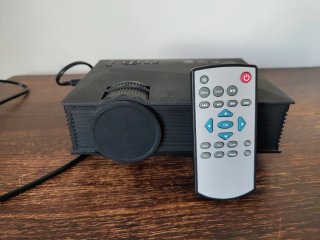 Mini Proyector LED WiFi HDMI USB con Mando