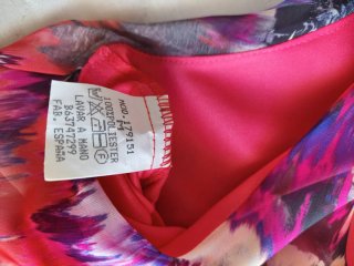 Vestido estampado tropical con volantes