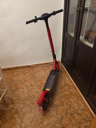 Patinete Eléctrico Red Bull
