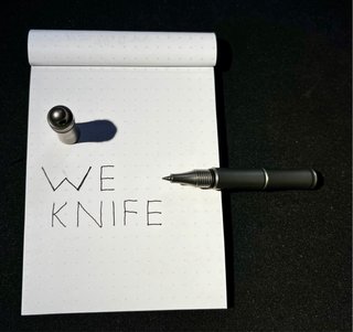 Bolígrafo EDC We Knife Syrinx TP-04B Titanio Gris
