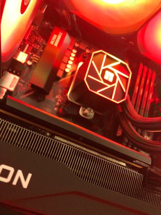 RX 9060 XT + R7 X + 16GB | PC Gaming Lian Li