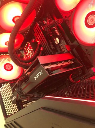 RX 9060 XT + R7 X + 16GB | PC Gaming Lian Li