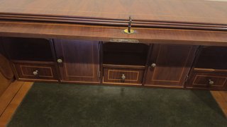 Escritorio clásico de madera