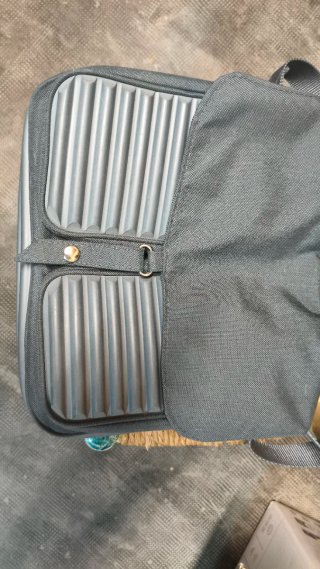Bandolera gris