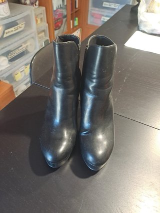 Stivaletti neri con tacco - Tg 39