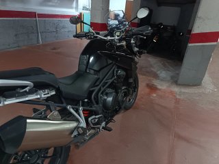 Triumph Explorer 1200 Negra