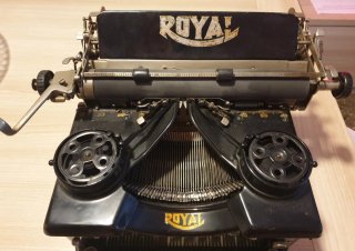 Máquina de escribir antigua Royal