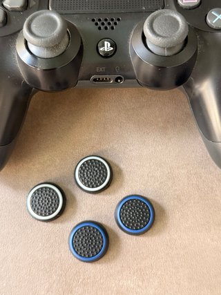 Consola PS4 1TB + 2 Mandos + Juegos